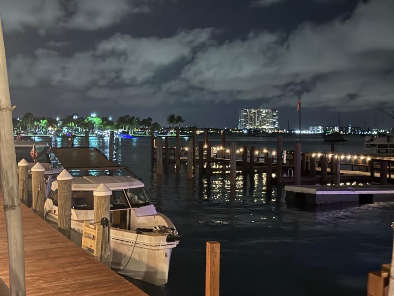 Blue Heron Bridge Hotel and Dive Club image