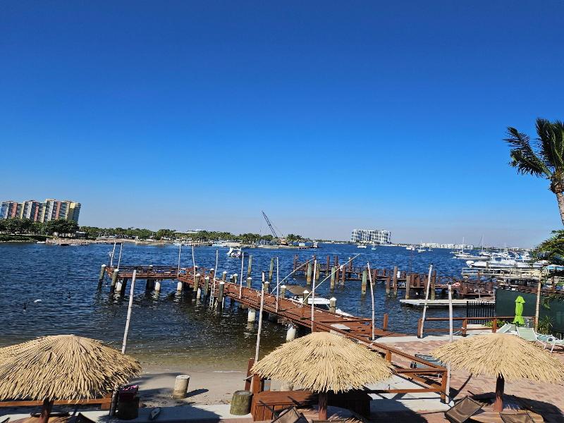 Blue Heron Bridge Hotel and Dive Club image