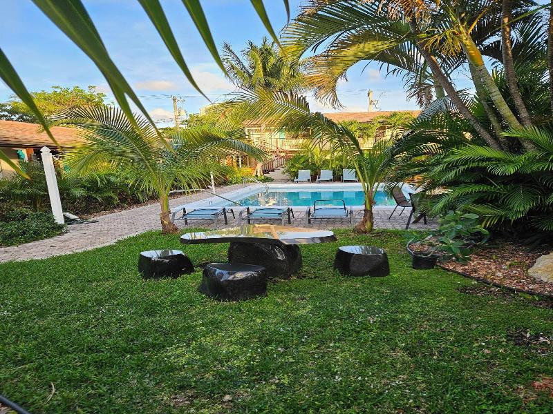 Blue Heron Bridge Hotel and Dive Club image
