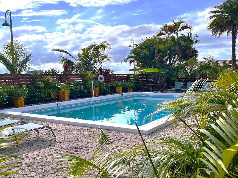 Blue Heron Bridge Hotel and Dive Club image