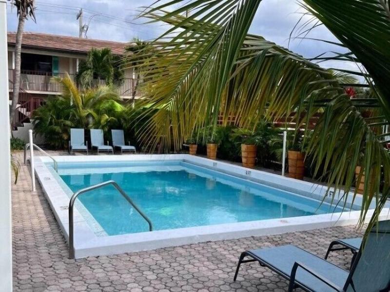 Blue Heron Bridge Hotel and Dive Club image