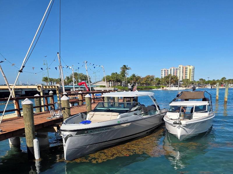 Blue Heron Bridge Hotel and Dive Club image