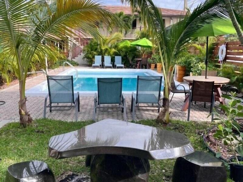 Blue Heron Bridge Hotel and Dive Club image