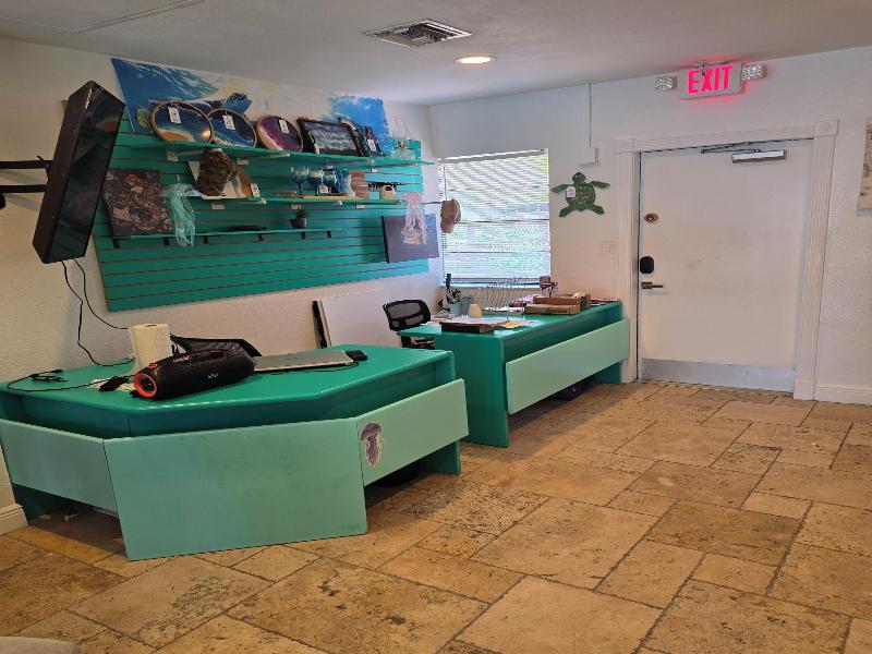 Blue Heron Bridge Hotel and Dive Club image