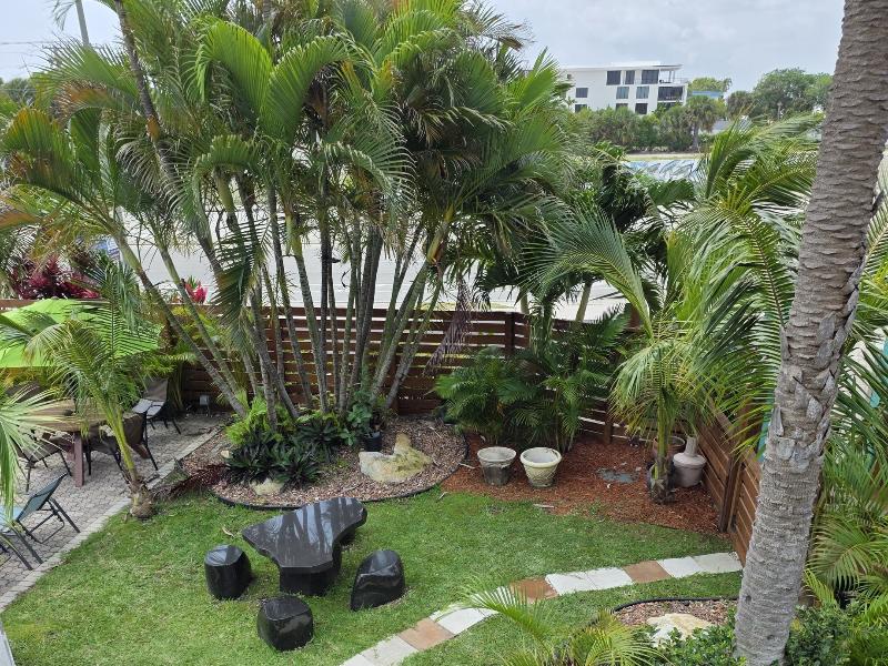 Blue Heron Bridge Hotel and Dive Club image