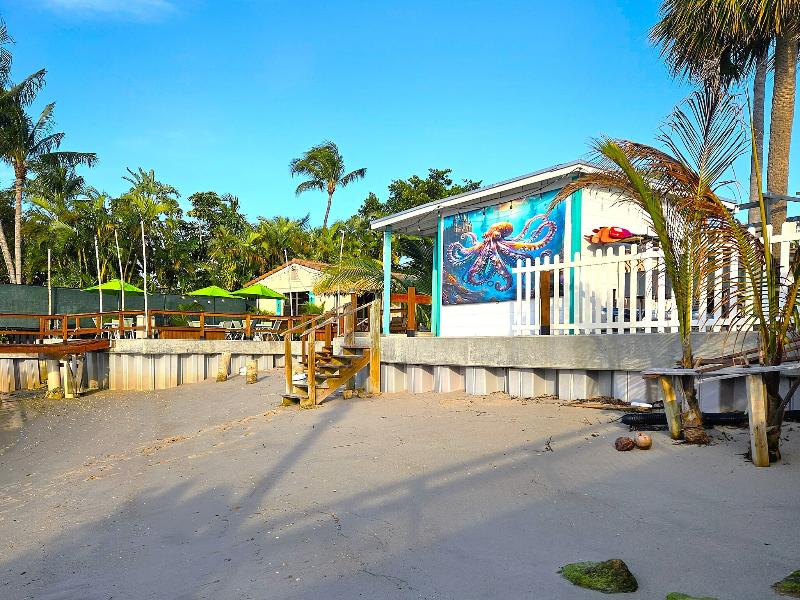 Blue Heron Bridge Hotel and Dive Club image