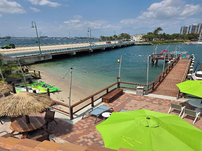 Blue Heron Bridge Hotel and Dive Club image
