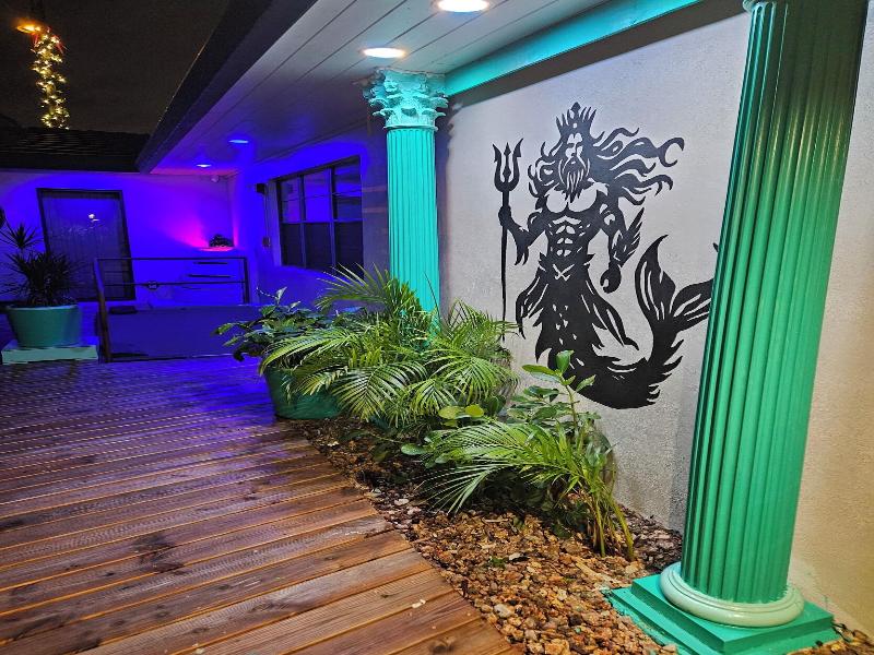 Blue Heron Bridge Hotel and Dive Club image
