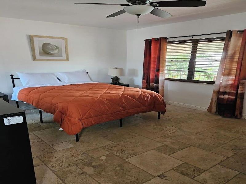Blue Heron Bridge Hotel and Dive Club image