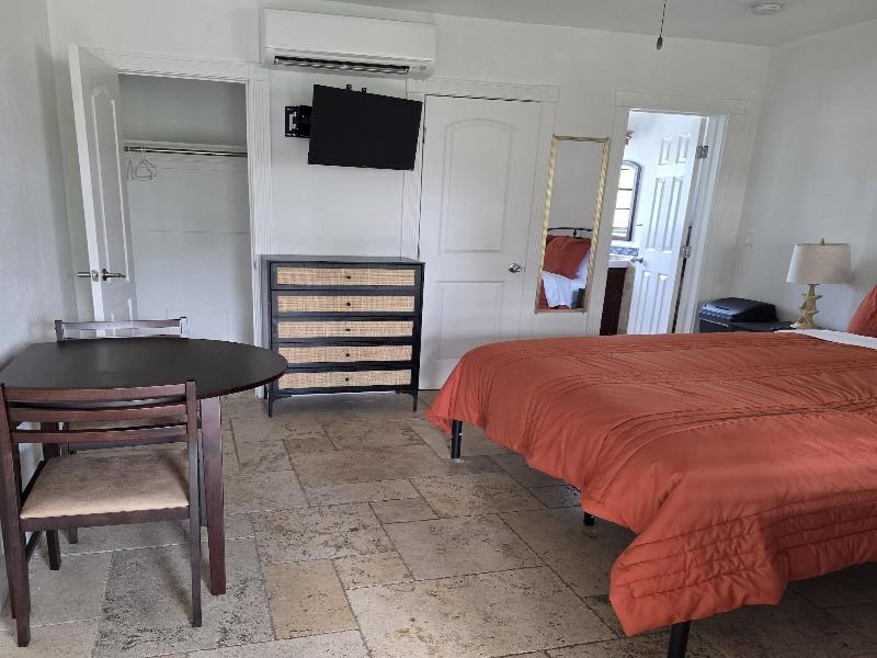 Blue Heron Bridge Hotel and Dive Club image