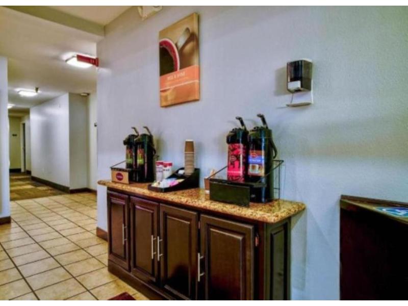 Studio 6 Suites Hesperia,CA–West Main Street–I-15 image