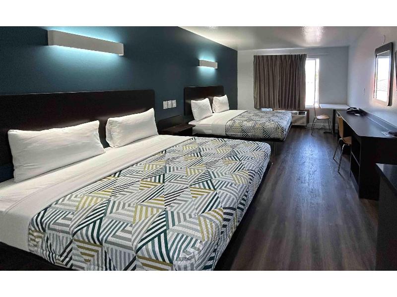 Studio 6 Suites Hesperia,CA–West Main Street–I-15 image