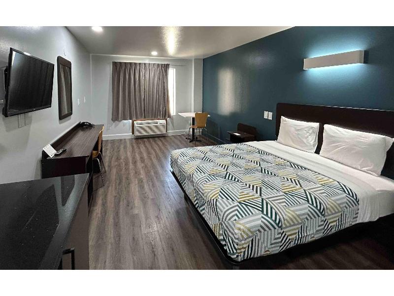 Studio 6 Suites Hesperia,CA–West Main Street–I-15 image