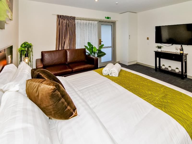 Newlands Court Motel image