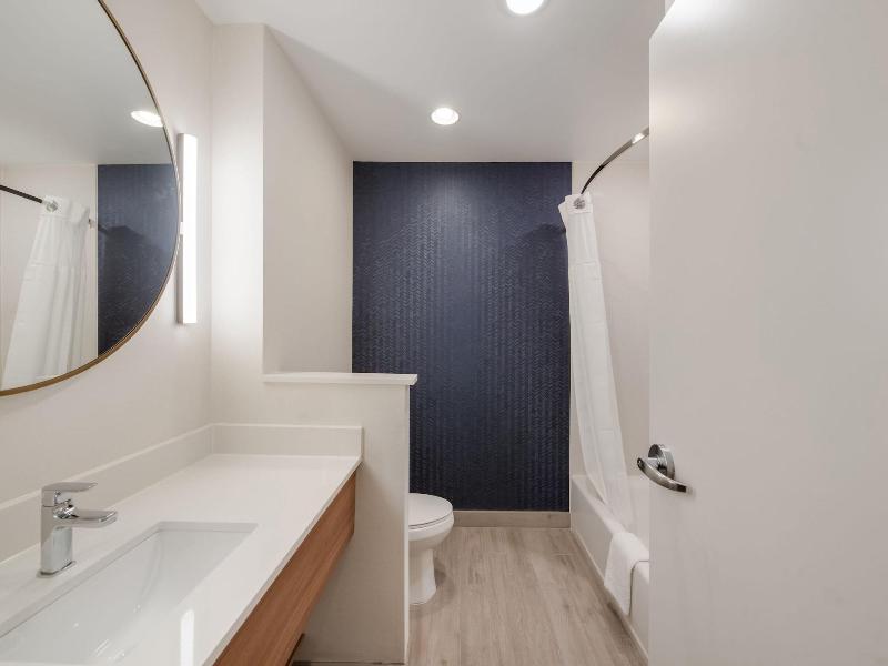 Fairfield Inn Suites By Marriott Virginia Beac image