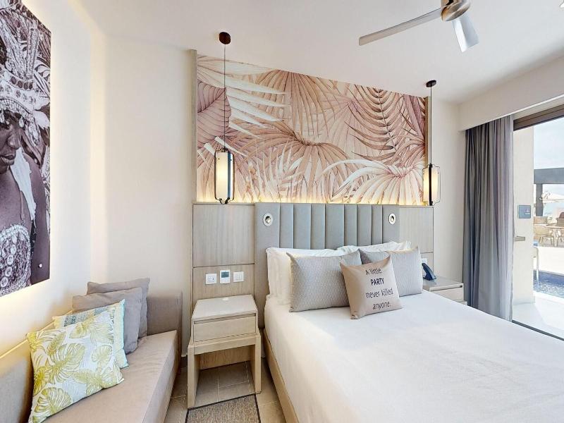 Royalton Chic Antigua An Autograph Collection A image