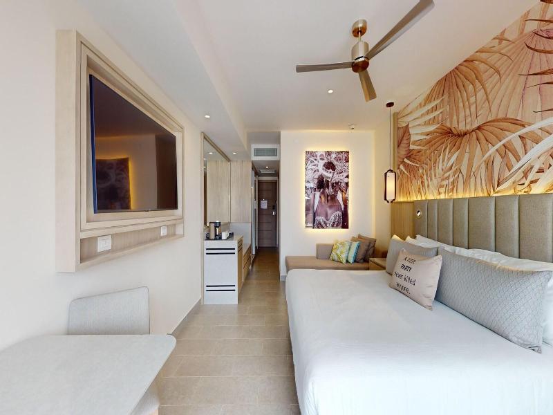 Royalton Chic Antigua An Autograph Collection A image