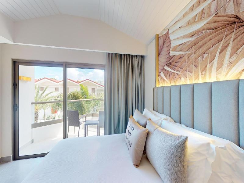 Royalton Chic Antigua An Autograph Collection A image
