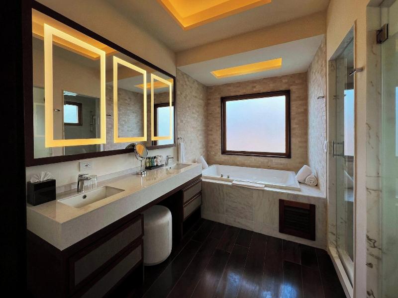 Royalton Chic Antigua An Autograph Collection A image