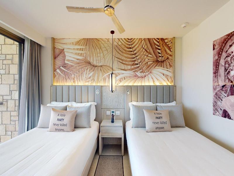 Royalton Chic Antigua An Autograph Collection A image