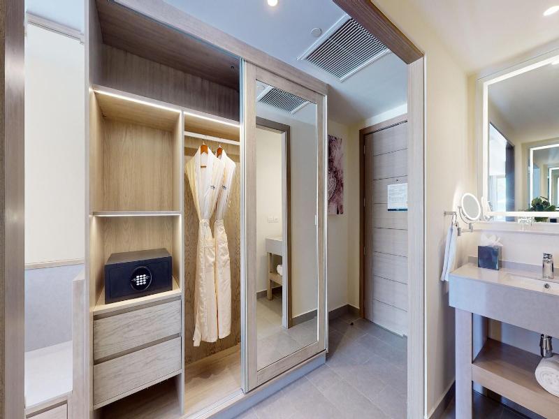 Royalton Chic Antigua An Autograph Collection A image