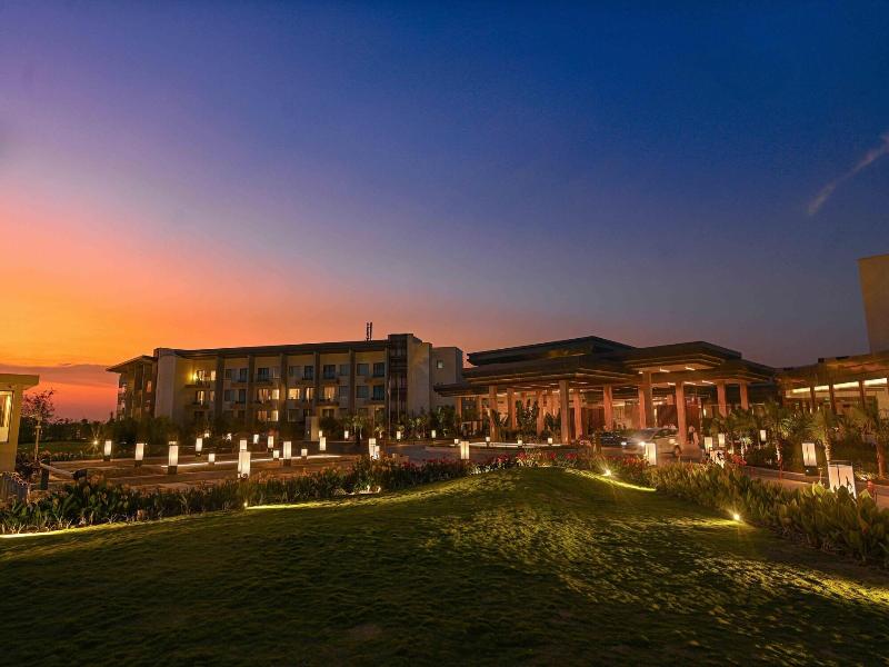 Jw Marriott Bengaluru Prestige Golfshire Resort image