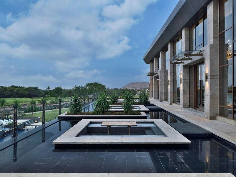 Jw Marriott Bengaluru Prestige Golfshire Resort image