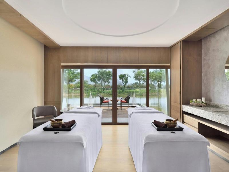 Jw Marriott Bengaluru Prestige Golfshire Resort image