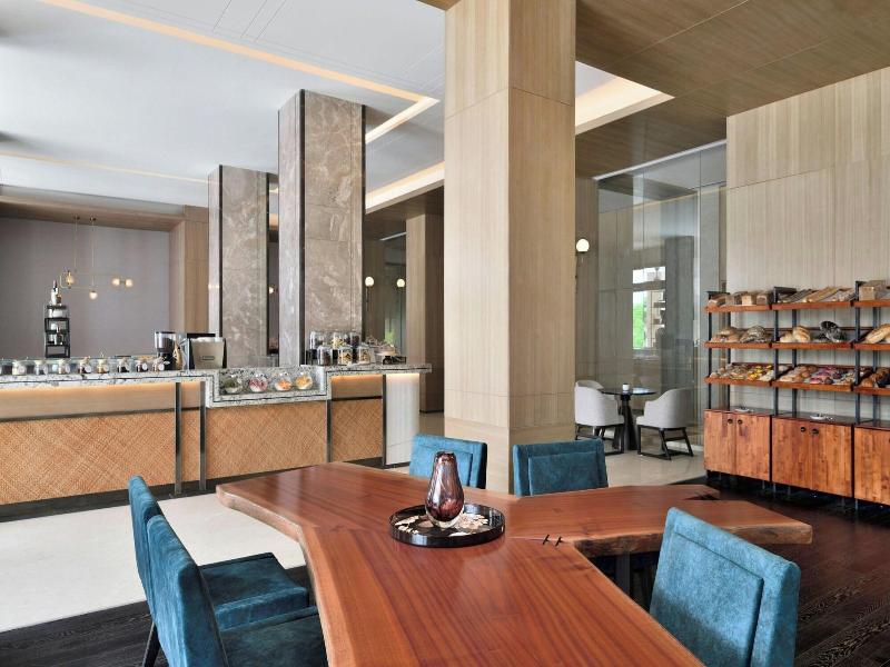 Jw Marriott Bengaluru Prestige Golfshire Resort image