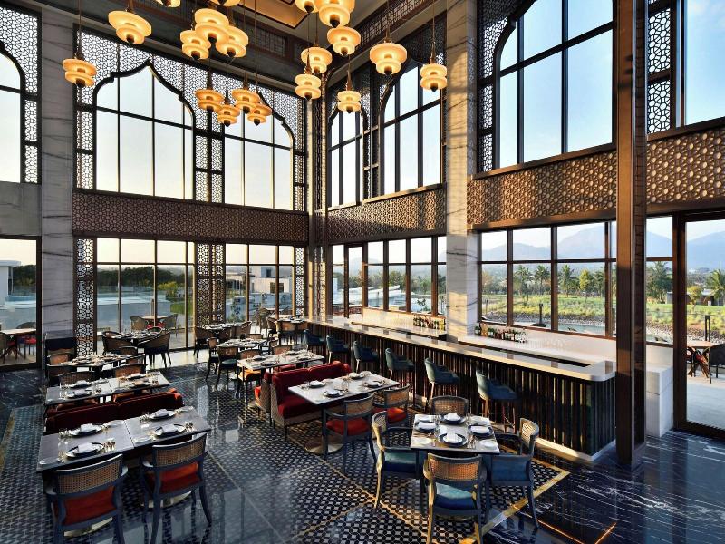 Jw Marriott Bengaluru Prestige Golfshire Resort image