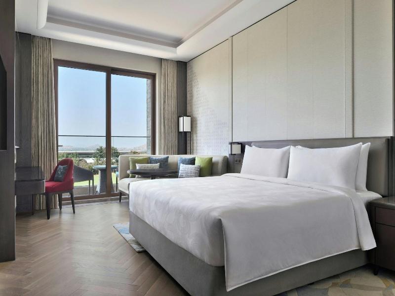 Jw Marriott Bengaluru Prestige Golfshire Resort image