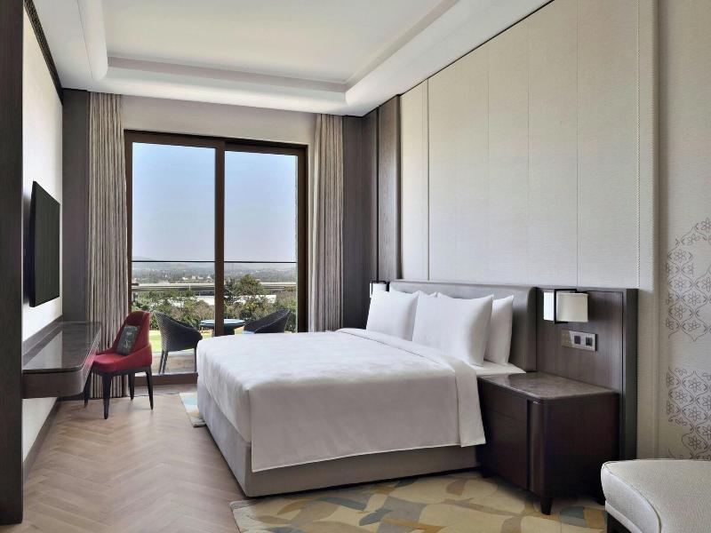Jw Marriott Bengaluru Prestige Golfshire Resort image