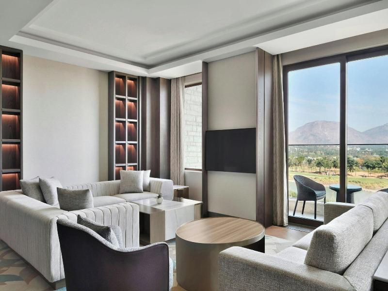 Jw Marriott Bengaluru Prestige Golfshire Resort image