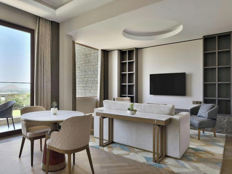 Jw Marriott Bengaluru Prestige Golfshire Resort image