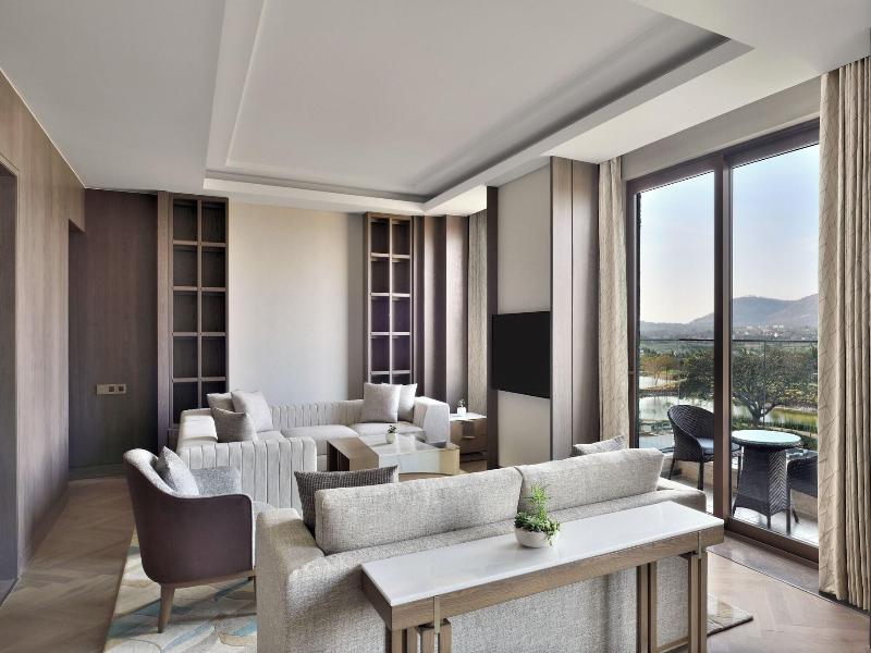 Jw Marriott Bengaluru Prestige Golfshire Resort image