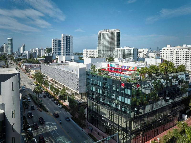 Citizenm Miami South Beach image