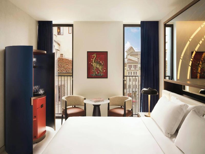 W Florence image