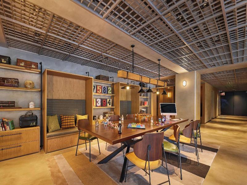 Moxy Shanghai Putuo image