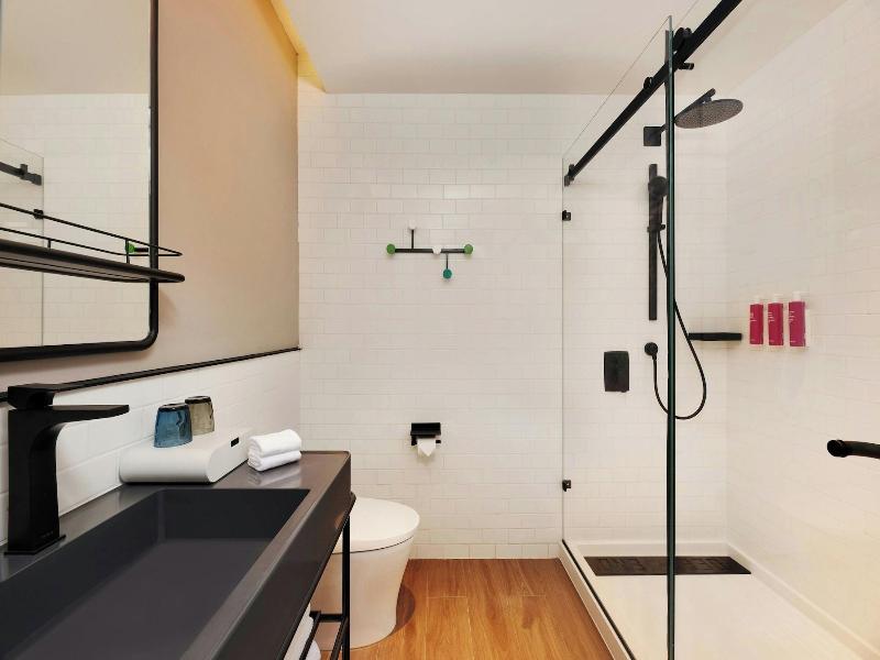 Moxy Shanghai Putuo image