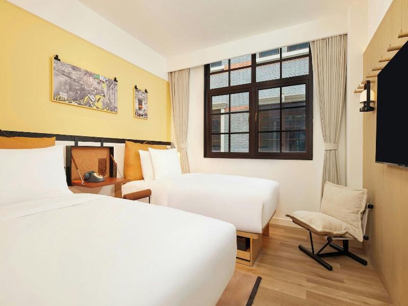 Moxy Shanghai Putuo image