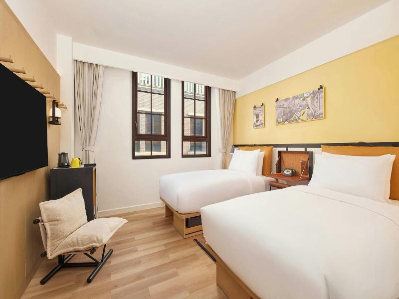 Moxy Shanghai Putuo image