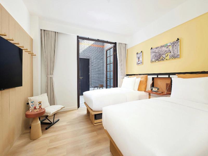 Moxy Shanghai Putuo image