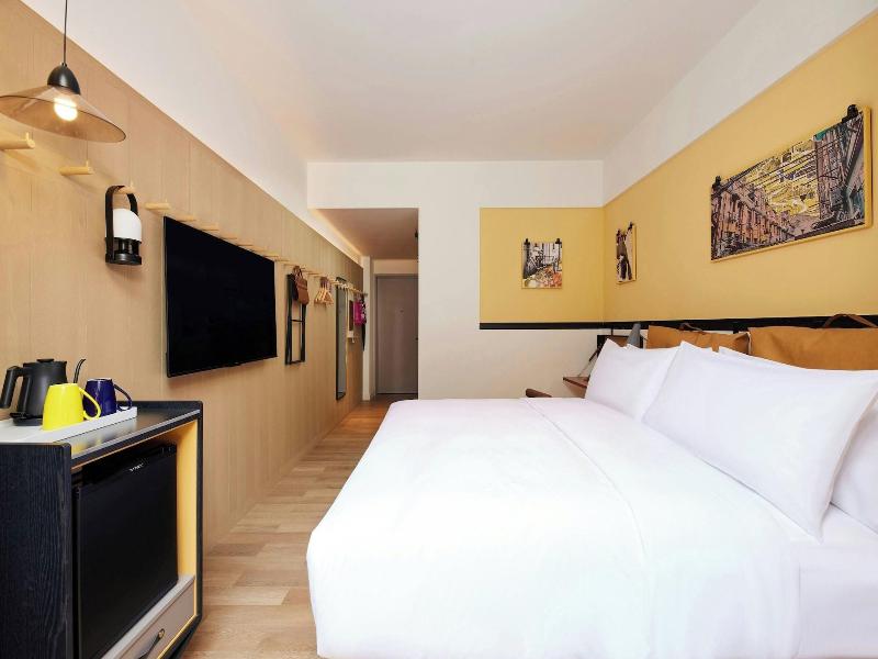 Moxy Shanghai Putuo image