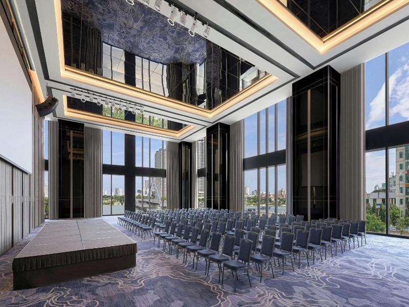 Courtyard By Marriott Danang Han River image