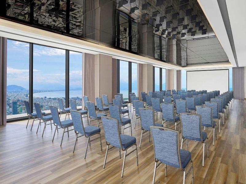 Courtyard By Marriott Danang Han River image