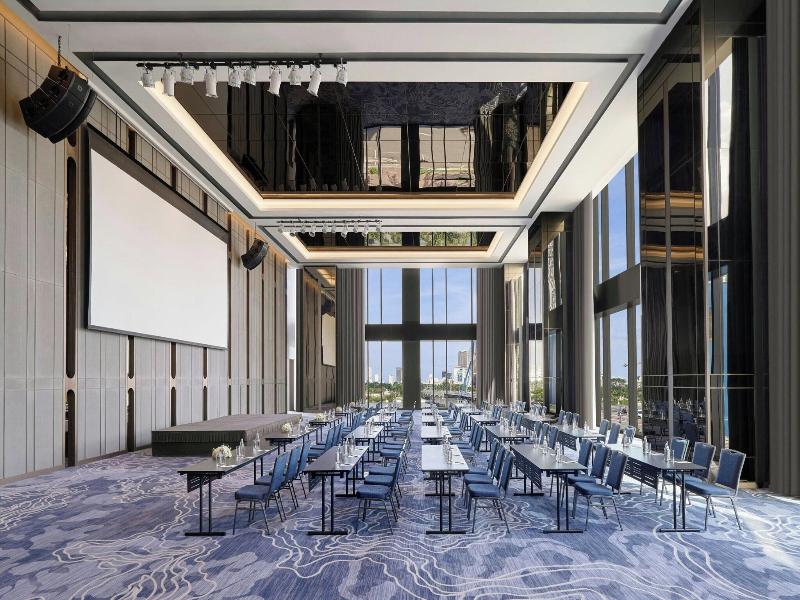 Courtyard By Marriott Danang Han River image