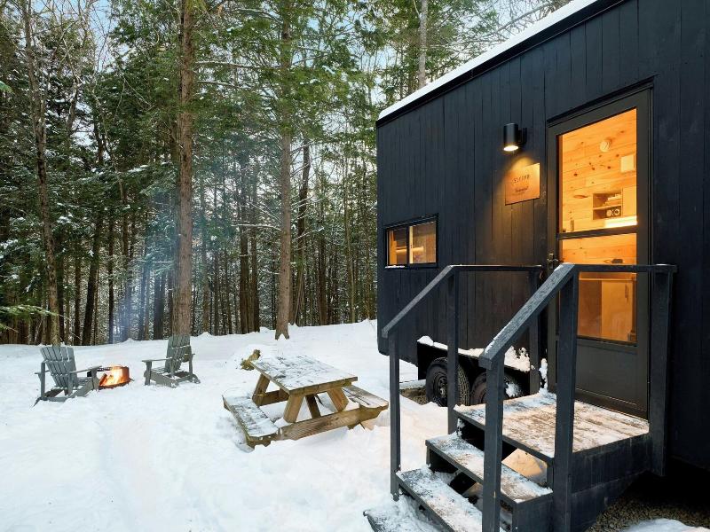 Postcard Cabins Machimoodus Outdoor Collection image
