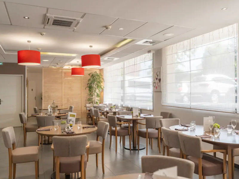 Quality Suites Lyon L'isle-d Abeau image