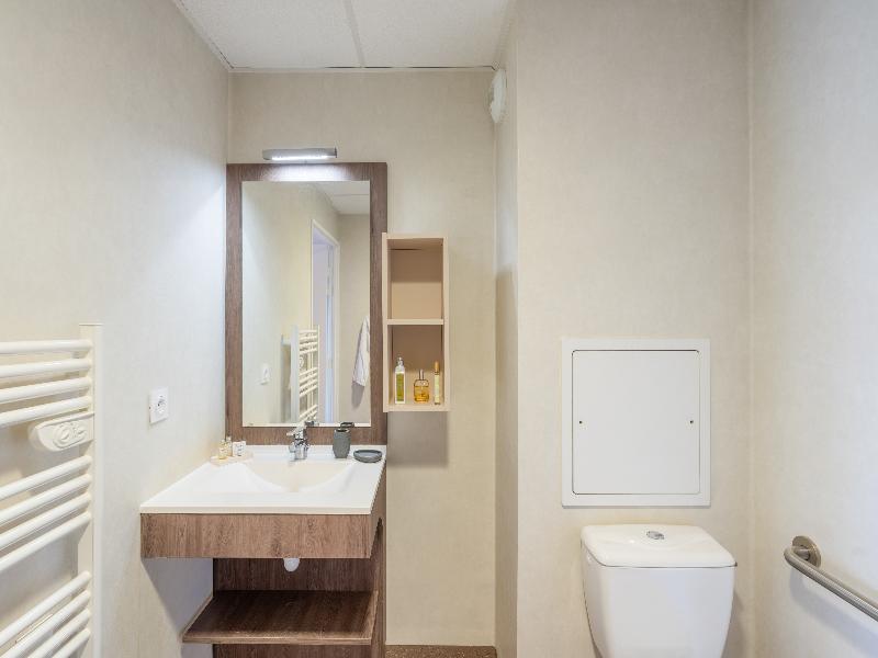 Quality Suites Lyon L'isle-d Abeau image
