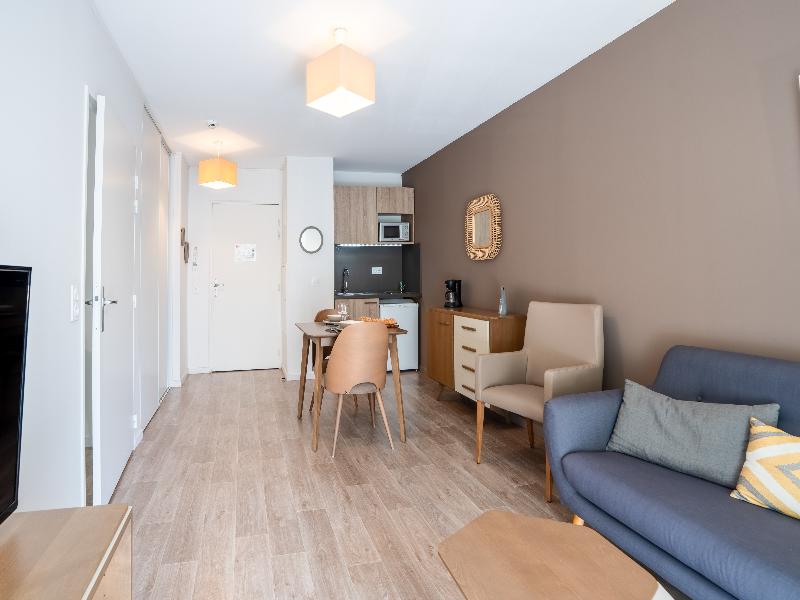 Quality Suites Lyon L'isle-d Abeau image